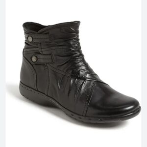 Cobb Hill Women's Black Leather Ruched 'Pandora' Ankle Boots (US 8.5)